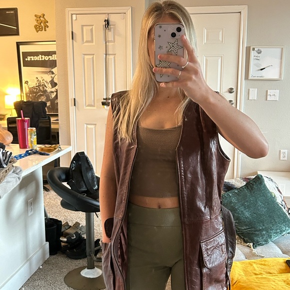 Brown Leather Jacket with a relaxed fit and open front design - Picture 4 of 12